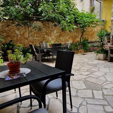 Guesthouse Ivan Skradin Bagian luar foto