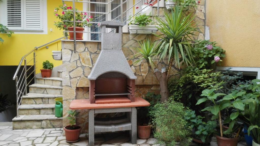 Guesthouse Ivan Skradin Bagian luar foto
